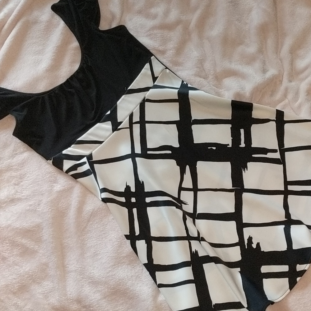 Black and White cap sleeve dress